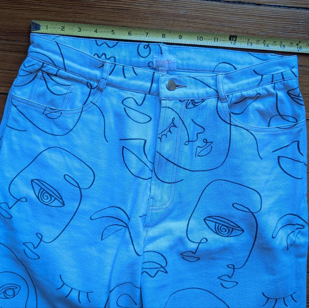Abstract Face Print White Jeans - Picture 6 of 12